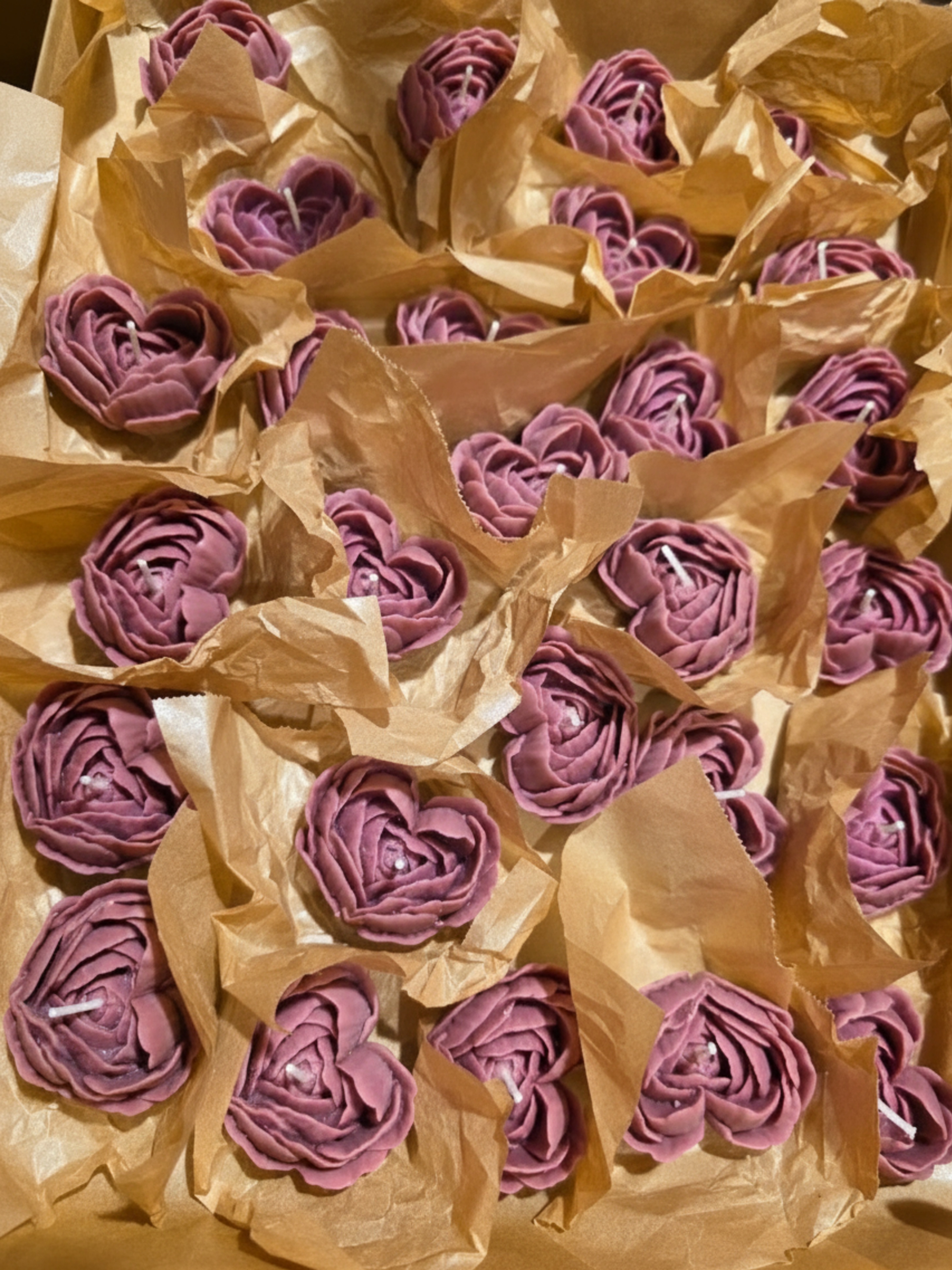 Handcrafted massage candle: The Velvet Roseheart