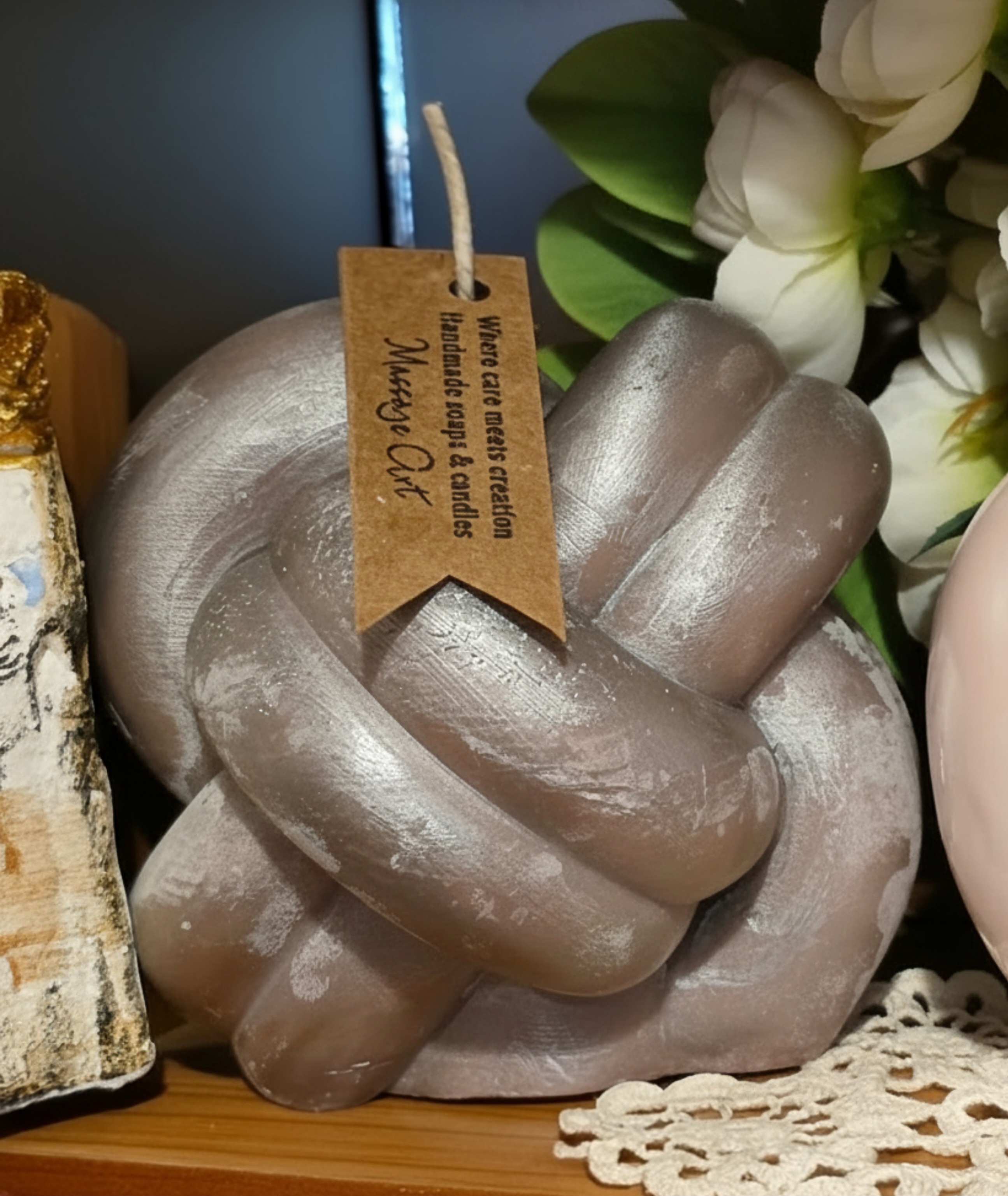Handcrafted massage candle: The Mystic Knot